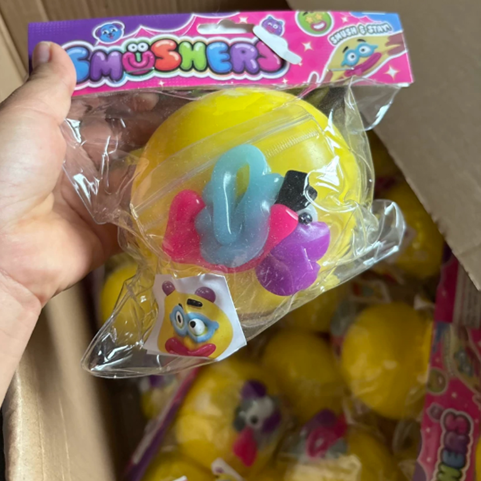 【在庫あり】5種類のデザイン、犬の顔を模したスクイーズおもち - Interactive Squeaky Plush Dog Toy のレビューと価格